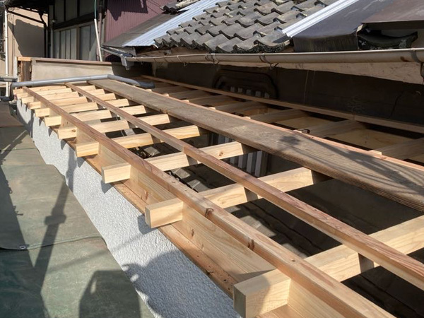 波板屋根の工事